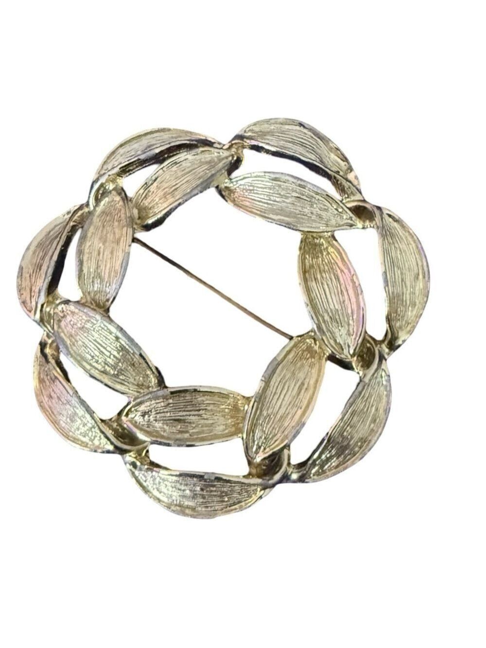 VINTAGE MCM Gold Tone Leaf Petals Circular Wreath Brooch Pin